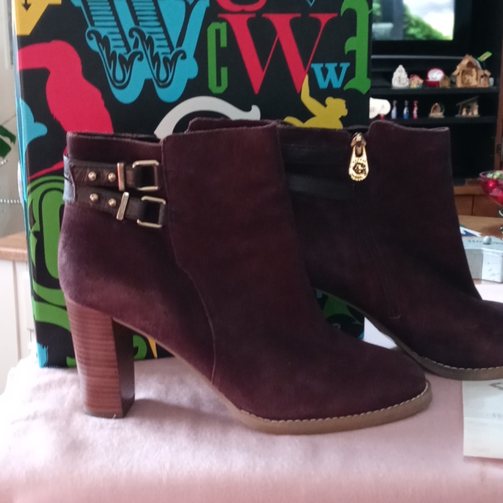 C Wonder Double Strip Bootie Size 9.5 - image 1